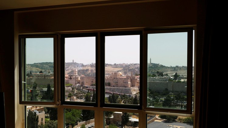 A prueba de bombas y gases tóxicos: Así es el hotel de lujo donde se alojará Trump en Israel