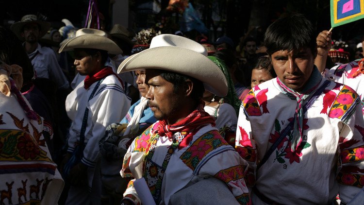 Asesinan en México a líder indígena de los Wixárrika, "guardianes del peyote"