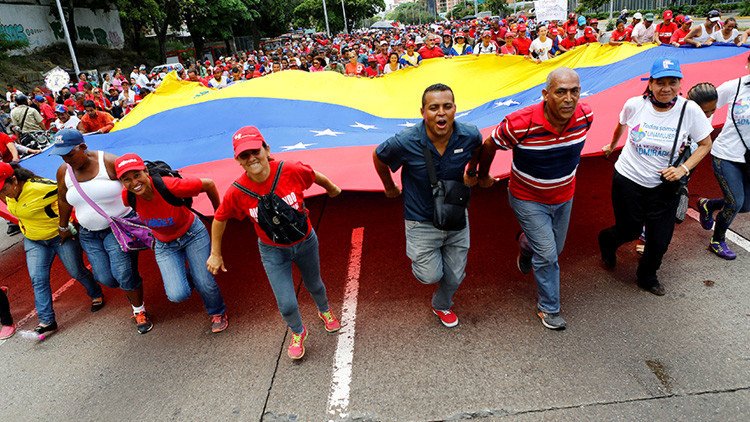 Maduro convoca a todos los sectores venezolanos a una gran marcha por la paz