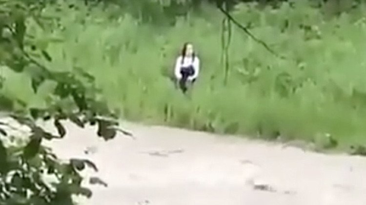 "Es adrenalina": una menor rusa salta a un río para completar el reto de 'La ballena azul' (VIDEO)