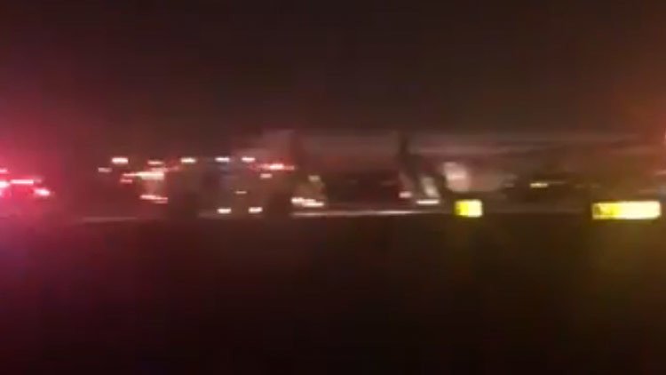EE.UU.: Evacuan a los pasajeros de un Boeing 757 tras un incendio en el motor (VIDEO)