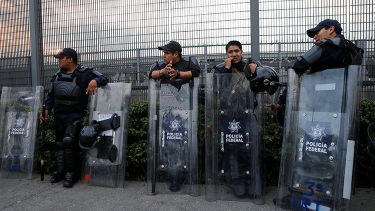 Suspenden a 20 policías por no ayudar a un ruso linchado por una multitud en México