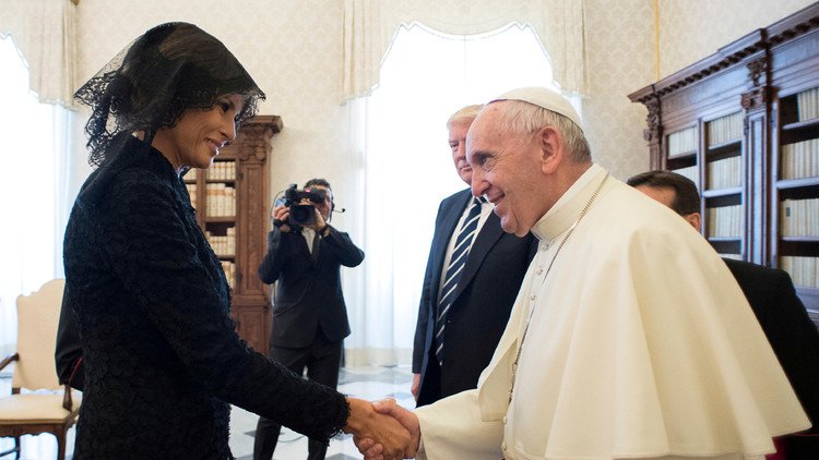 La vestimenta de Melania en el Vaticano se vuelve noticia tras su polémica en Arabia Saudita (VIDEO)