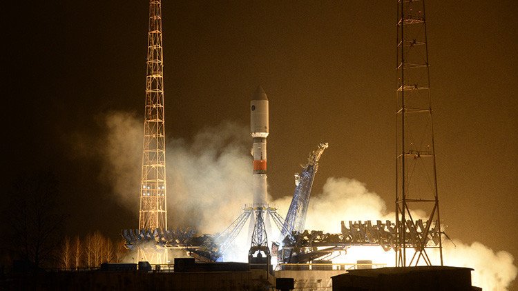 VIDEO: Rusia lanza un satélite militar de nueva generación a bordo de un cohete portador Soyuz-2.1b