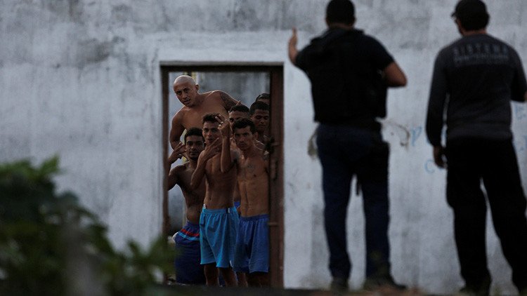 99 presos se fugaron de una cárcel en Brasil
