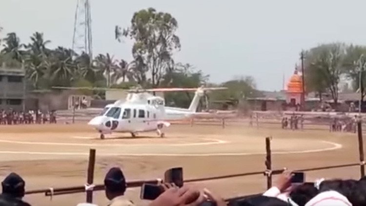 Videos: Se estrella un helicóptero con un importante político indio a bordo