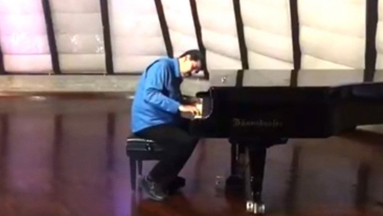 VIDEO: Maduro sorprende en las Redes tocando piano