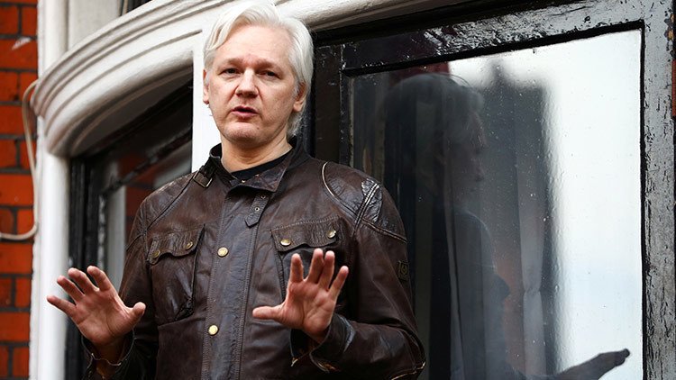 Julian Assange responde a las advertencias de Lenín Moreno