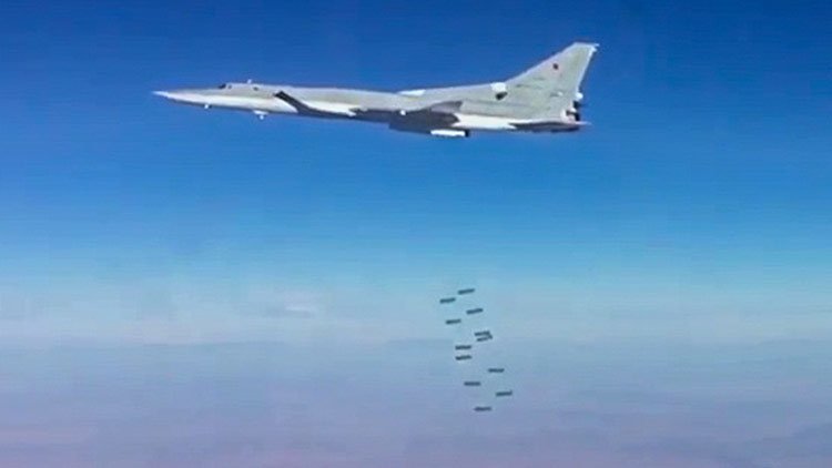 Aviones rusos abaten a 120 terroristas del EI que se dirigían de Raqa a Palmira