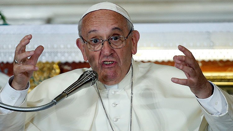 El papa Francisco, contra los sacerdotes 'wikipedia'
