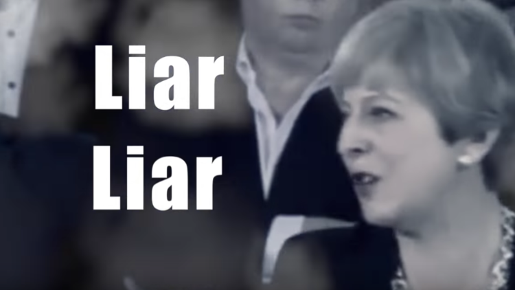 "Mentirosa, mentirosa", la canción contra la primera ministra británica que lidera iTunes