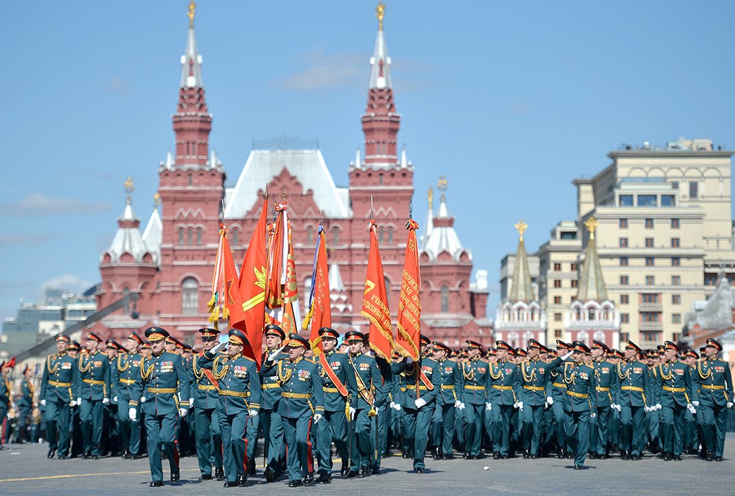 Будет ли военный парад. Парад в Москве в высоком качестве. Военный парад в Кремле. Парад Победы на Тверской улице Москва.