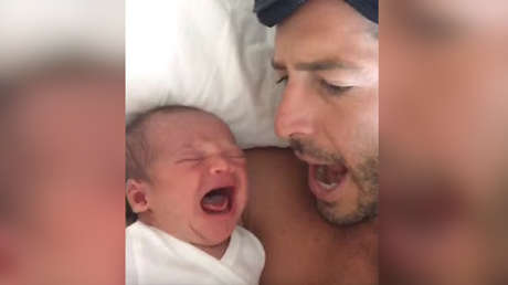El increíble truco de un padre para que su bebé deje de llorar