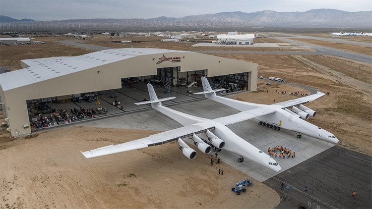 VIDEO: Así es el avión 'mutante' más grande de la historia que lanzará cohetes en pleno vuelo