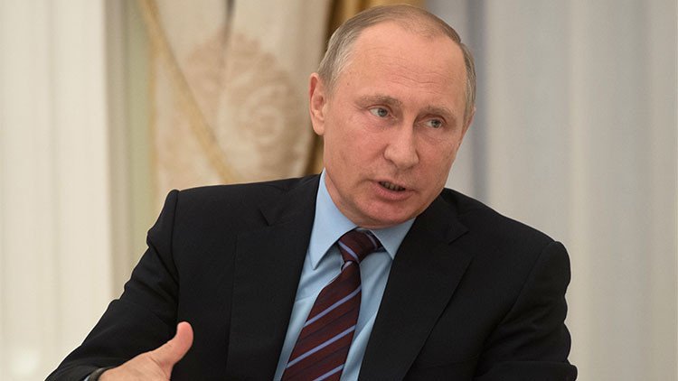 Putin: "No hay 'hackers' que puedan influir en el resultado de ningunas elecciones"