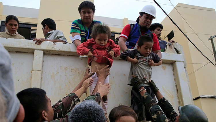 Un 'Escuadrón suicida’ filipino rescata a civiles en la ciudad sumida en combates con los yihadistas