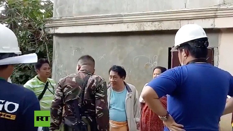 Cómo el Ejército filipino evacúa la ciudad sitiada por el Estado Islámico (VIDEO)