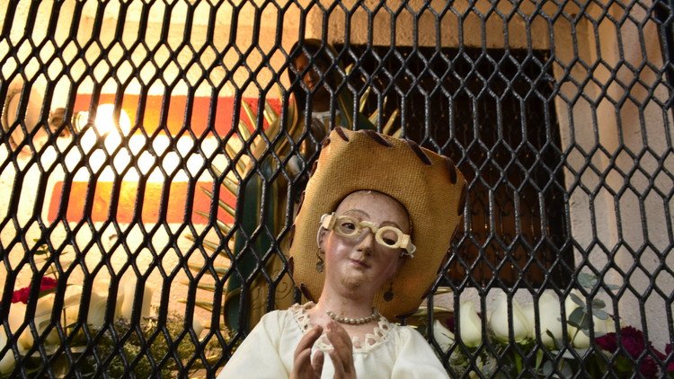 La santa 'antigentrificación' a la que le "rezan" vecinos de viejas colonias de la Ciudad de México