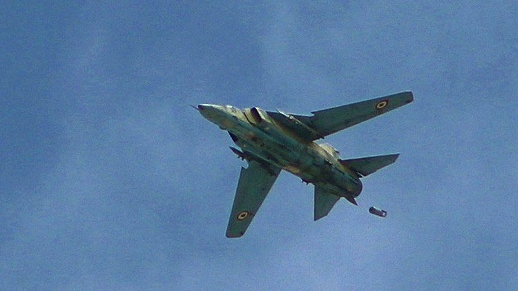La aviación siria destruye una base y equipamiento del Estado Islámico en la provincia de Raqa