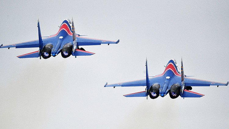 Video: Así realiza un avión de combate ruso una de las maniobras de vuelo más difíciles