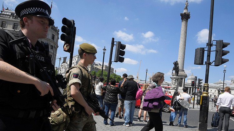 Londres: Evacuan la céntrica Trafalgar Square al hallar un "paquete sospechoso"