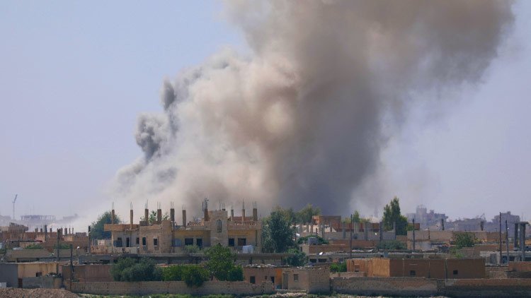 Al menos 14 civiles mueren en un ataque aéreo de la coalición en Raqa