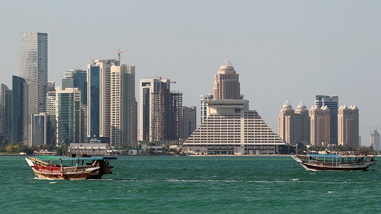Ministra emiratí: "Existen dos escenarios del desarrollo de la crisis con Catar"