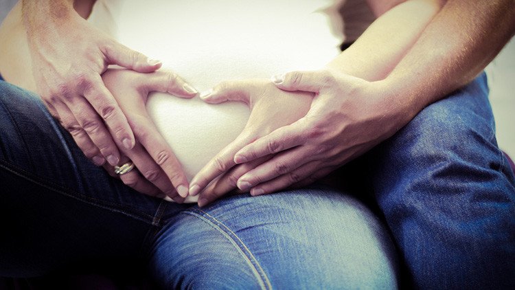 Los fetos ya reconocen rostros humanos en el vientre de la madre