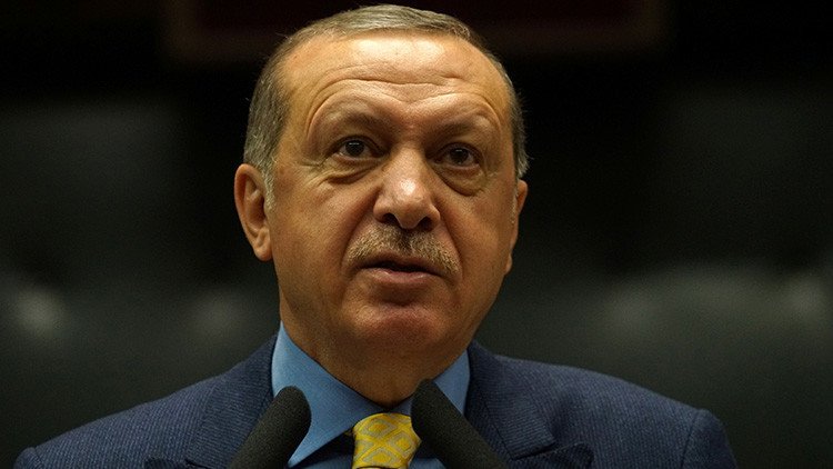 Erdogan promete "apoyo total para los hermanos cataríes" en la crisis del golfo Pérsico
