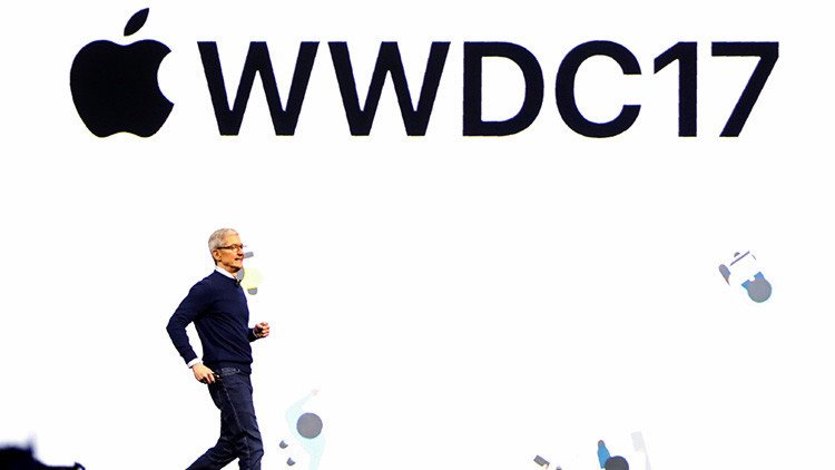 "¡Estoy impaciente por ver más!": un 'Steve Jobs' de diez años impresiona al director de Apple
