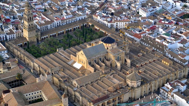 ¿Está Catar detrás de la campaña para arrebatar la Mezquita de Córdoba a los católicos? 