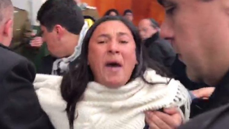 Mal momento para Michelle Bachelet: Una mujer la increpó a gritos durante un acto (Foto, video)