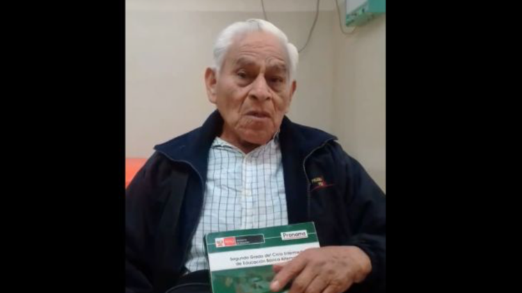 VIDEO: La conmovedora historia de Ambrosio, el peruano de 80 años que está a punto de graduarse