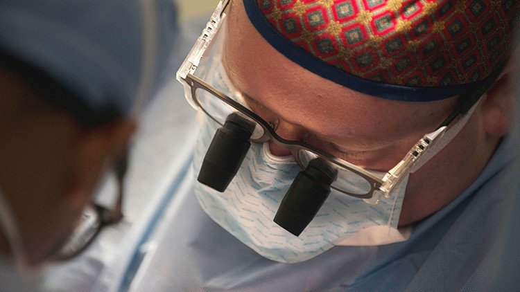 Una joven fue al dentista por una supuesta infección y termina con un ojo extirpado (FOTO)