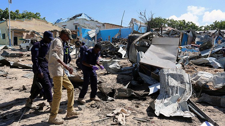 FUERTE VIDEO: Así quedó el objetivo de los terroristas en Somalia atacado con un coche bomba