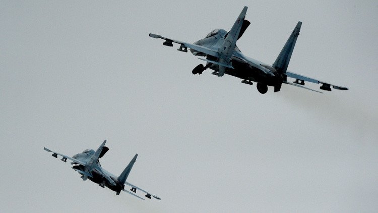Cazas rusos Su-27 interceptan dos aviones espías de EE.UU. sobre el mar Báltico