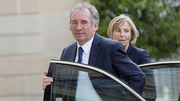 Otros dos ministros franceses anuncian su dimisión poco antes de la formación del nuevo gobierno