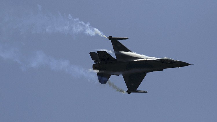 Un caza F-16 de la OTAN intentó acercarse al avión del ministro de Defensa ruso en el Báltico