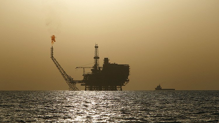 Los precios mundiales del petróleo caen al nivel más bajo de los últimos 7 meses