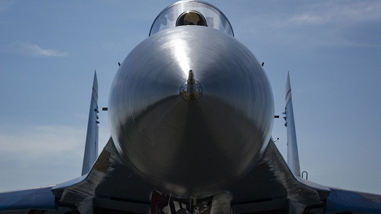 EE.UU. publica fotos de acercamiento de un caza ruso a uno de sus aviones