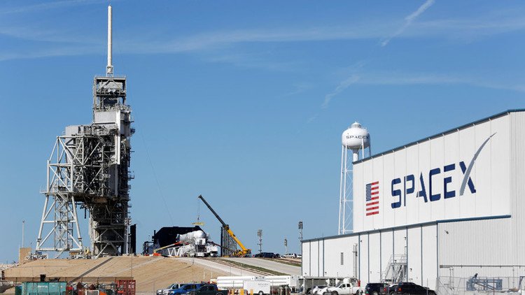 SpaceX 'recicla' un cohete Falcon 9 para poner en órbita un satélite búlgaro (VIDEO)