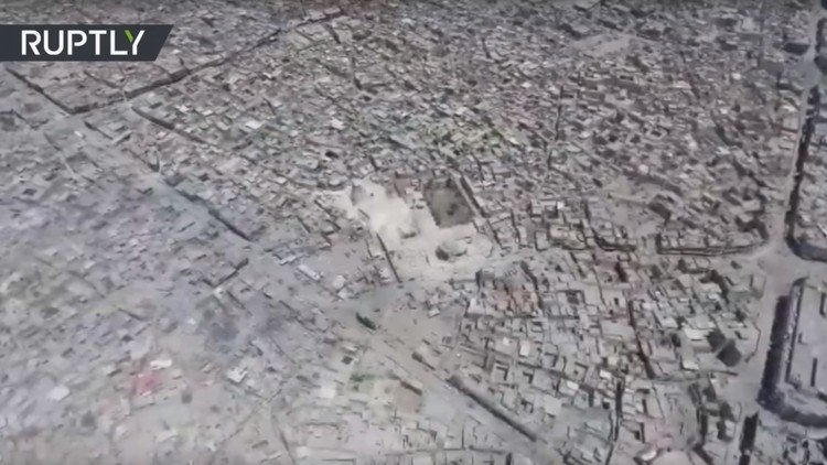 "Reconocimiento de la derrota": ruinas de la mezquita destruida por el EI en Mosul a vista de dron