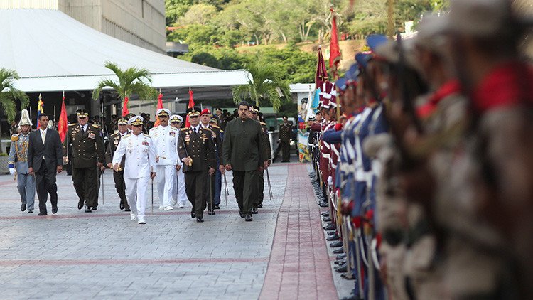 Venezolanos marchan en conmemoración de la Batalla de Carabobo y en apoyo al Ejército