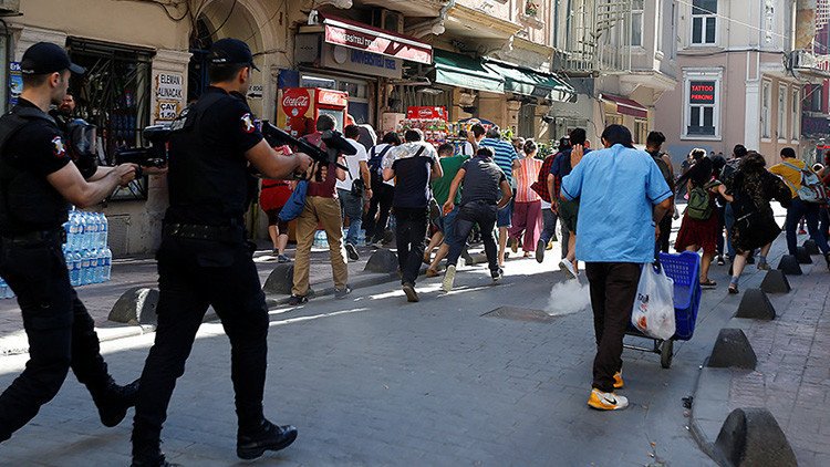 Turquía: Policía dispersa marcha del Orgullo LGBT en Estambul, prohibida en el país (FOTOS, VIDEO)