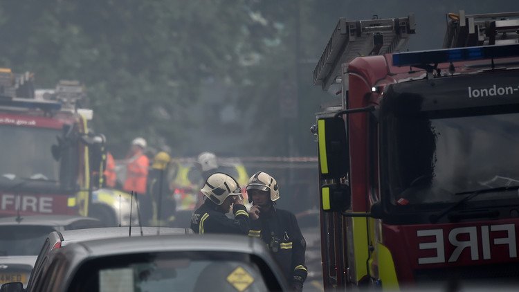 Incendio en un edificio de apartamentos en Londres (FOTOS, VIDEO)