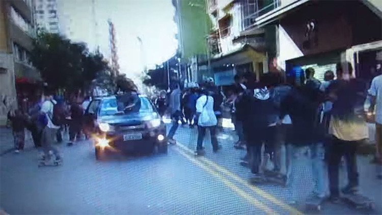 Brasil: Un coche embiste a una multitud en el Día Mundial de la Patineta (VIDEO)