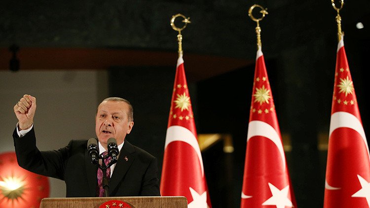 Erdogan amenaza con lanzar una operación militar contra los kurdos en Siria