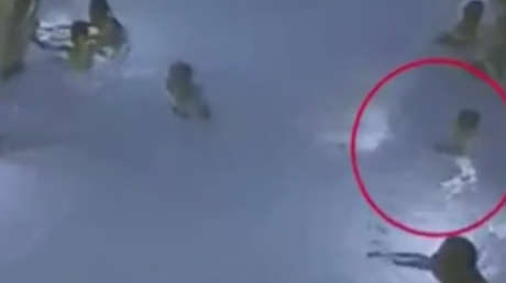 FUERTE VIDEO: Niño de 4 años se ahoga ante la indiferencia de adultos y otros niños