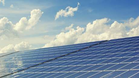 El muro entre EE.UU. y México será construido... ¿con paneles solares? Esa es la idea de Trump