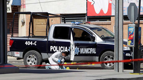 Un hombre degüella a su exnovia en un concurrido centro comercial (Video)